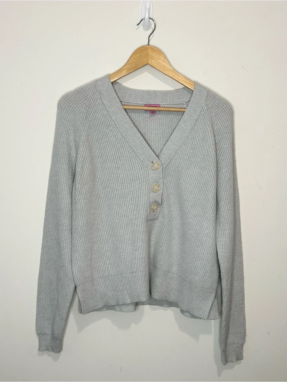 Francesca’s Women’s Large Sweater Gray V Neck Ribbed Knit Long Sleeves